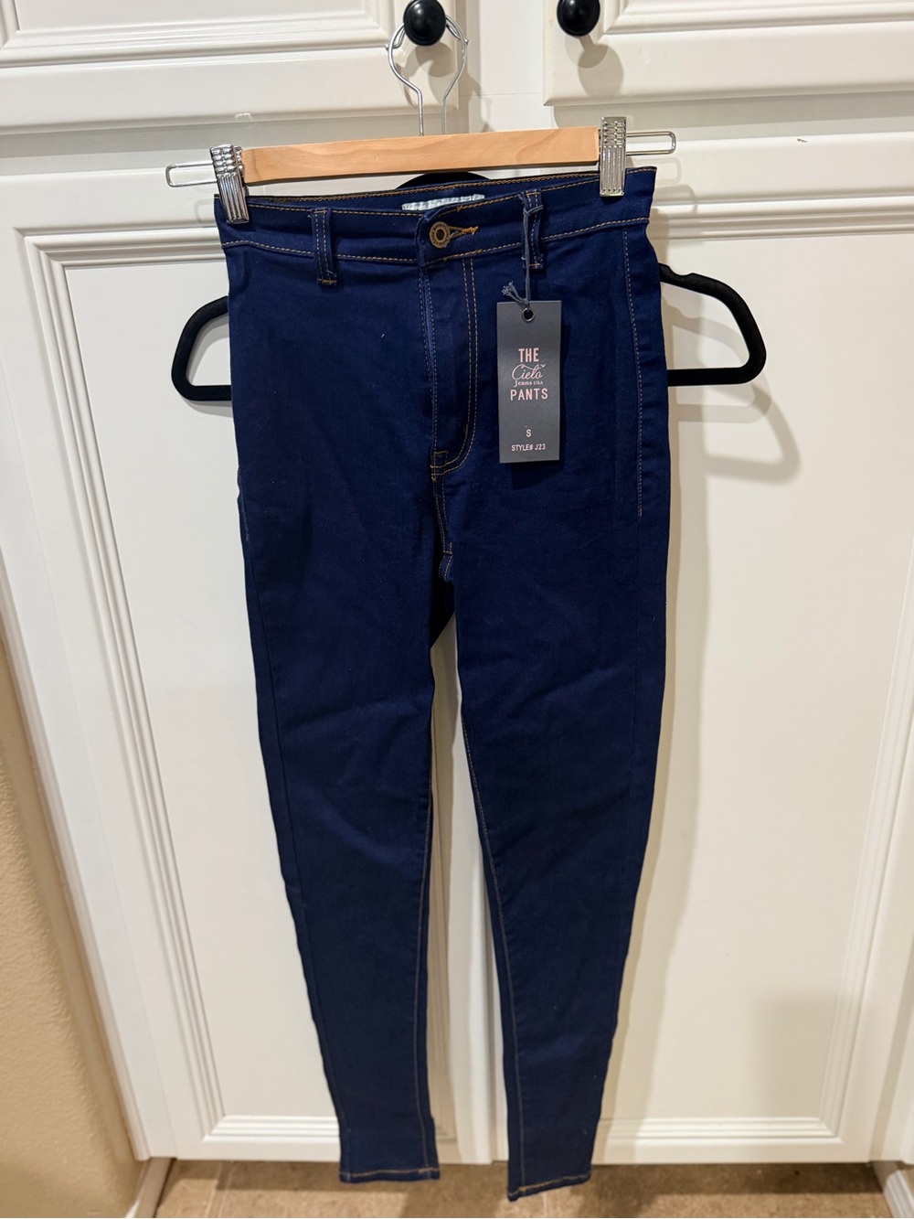 Cielo Women's Skinny Jeans in Navy